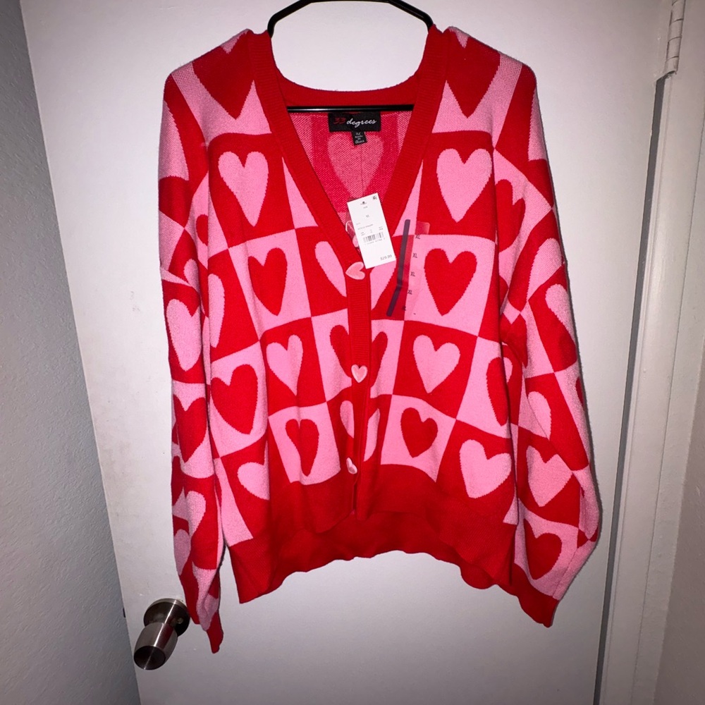 Chic Heart Pattern Cardigan in Red and Pink